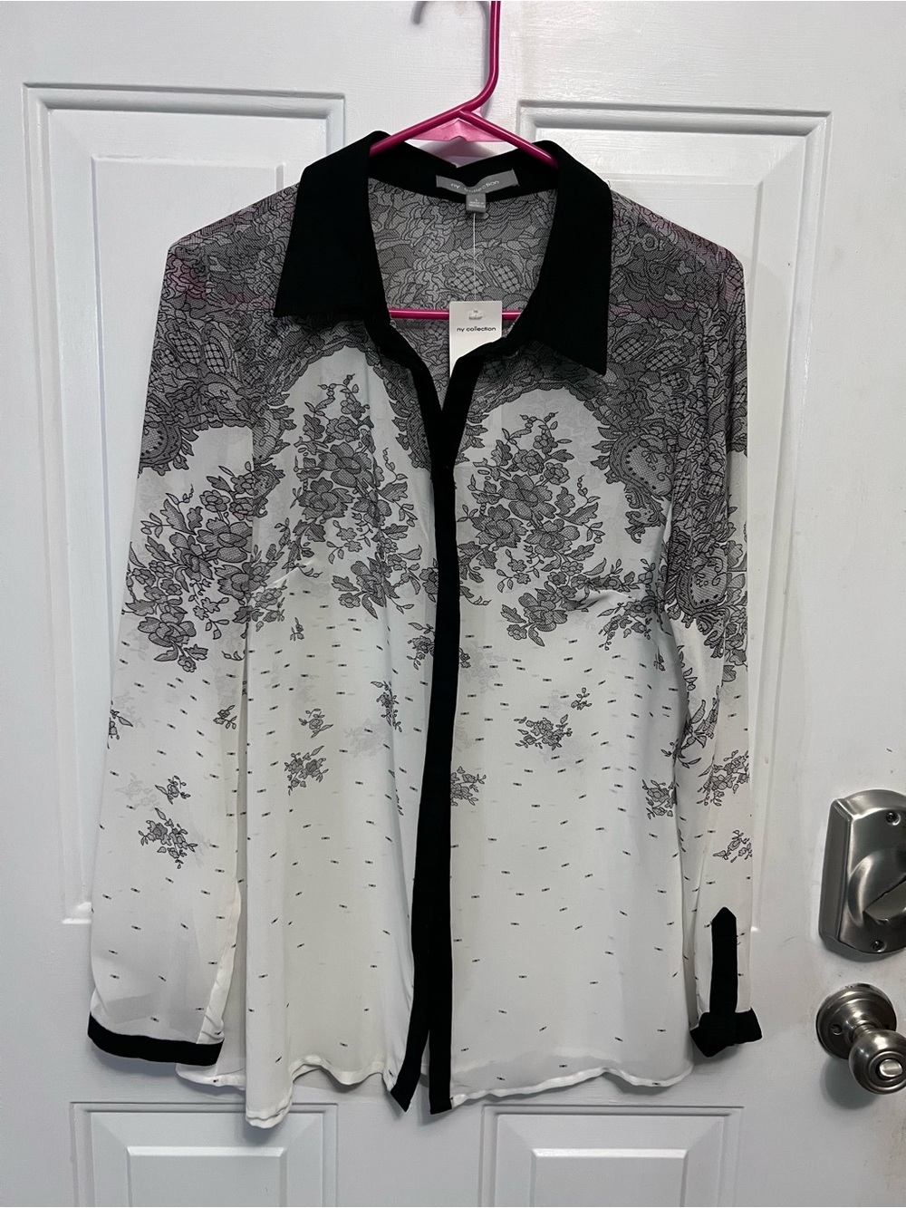 NY Collection L Black White Floral Blouse Sheer Button Front Contrast Collar NWT
